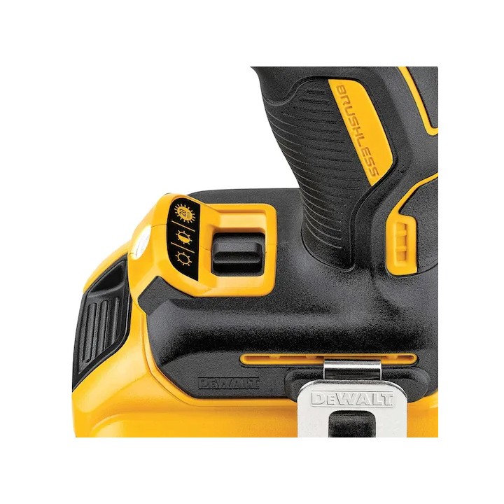 Gros plan du mandrin métallique 1,5–13 mm du DCD796D2-QW