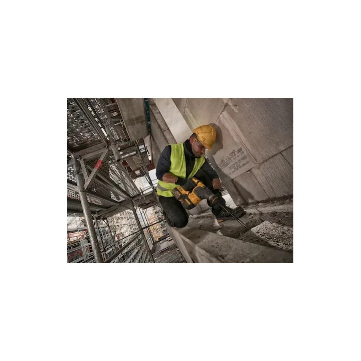 Dettaglio batteria XR FLEXVOLT 9.0Ah montata su DEWALT DCH333X2-QW