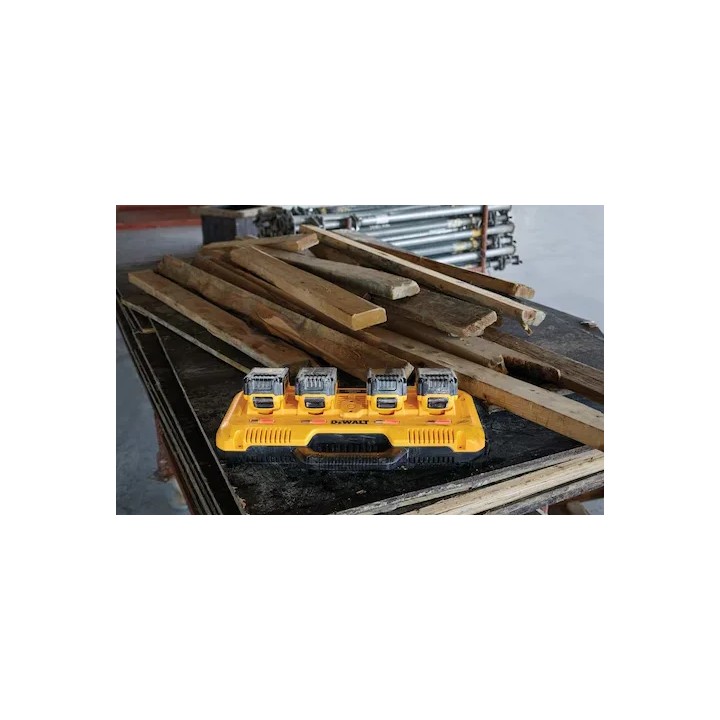 Caricabatterie DCB104‑QW con batteria XR FLEXVOLT inserita