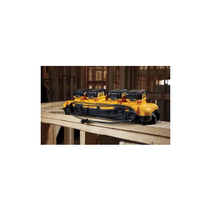 Caricabatterie DEWALT DCB104‑QW montato su ToughSystem, vista d'insieme