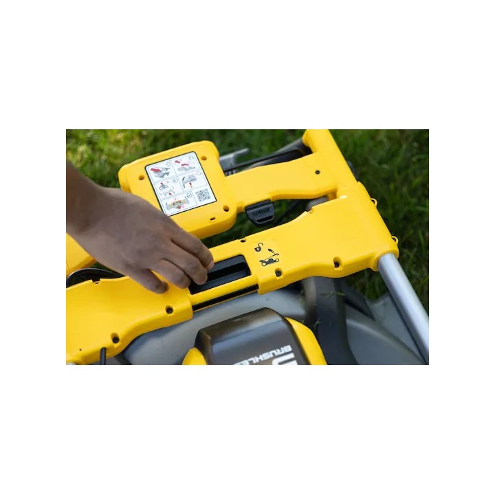Tondeuse autotractée DEWALT vue latérale évacuation latérale