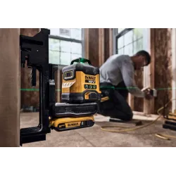 Laser multiligne Dewalt avec faisceau vert de classe 2 (510-530 nm). Livré sans piles ni chargeur.