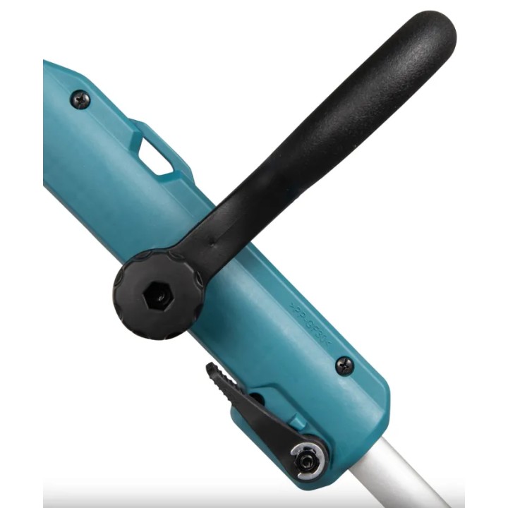 Makita DUR193Z image de l'outil en action sur une bordure de pelouse