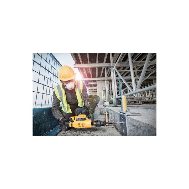 DEWALT D25810K‑QS dettaglio attacco SDS‑Max e impugnatura antivibrante