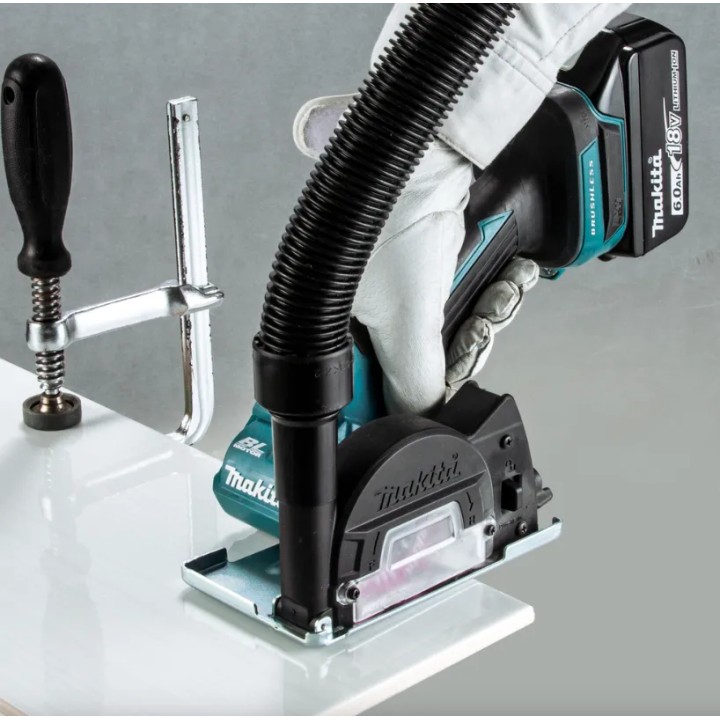 MAKITA DMC300ZJ vue rapprochée du corps de la machine