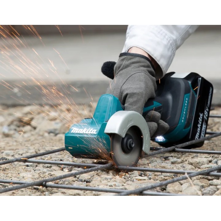 MAKITA DMC300ZJ con accessorio cuffia di protezione opzionale
