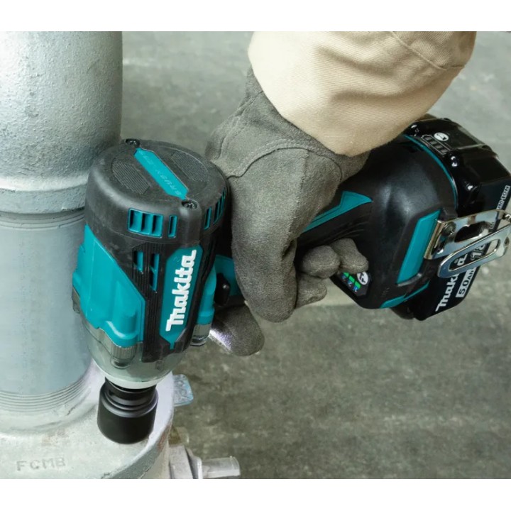 MAKITA DTW300ZJ avec LED allumée pour travaux en faible luminosité