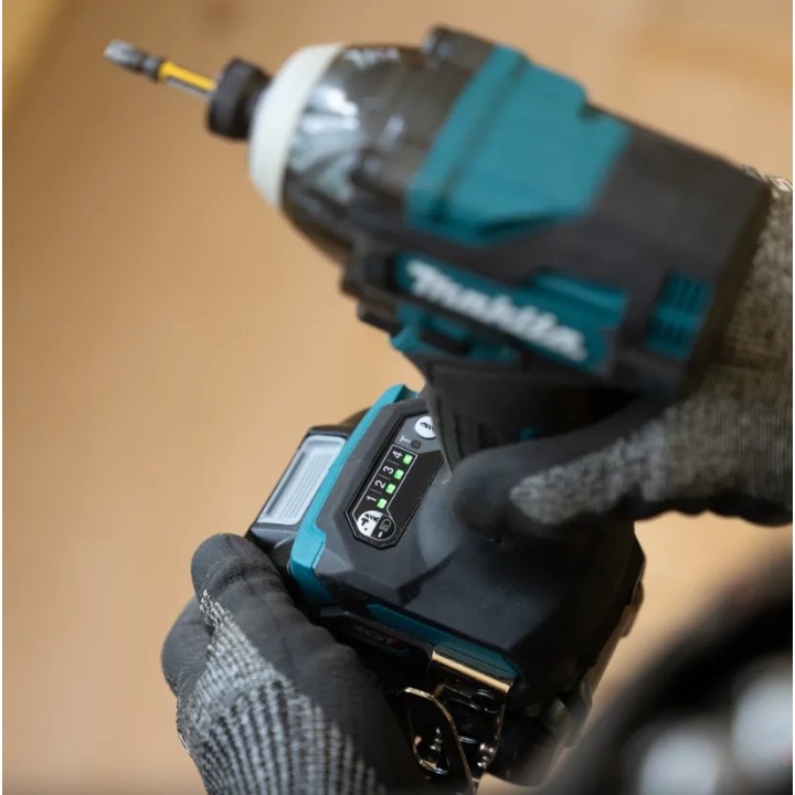 Makita TD004GD201 perspective complète avec poignée ergonomique