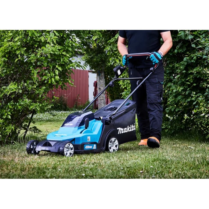 MAKITA DLM432PT2 con due batterie BL1850 installate