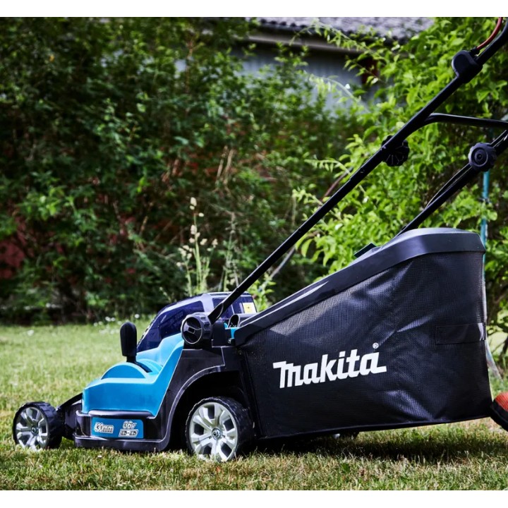 Makita DLM432PT2 vista completa su sfondo neutro