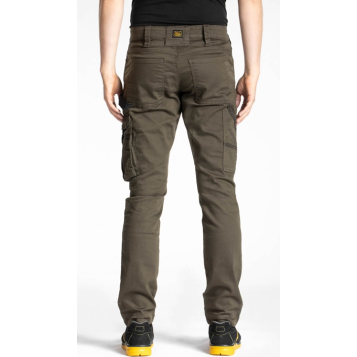 Détail poche cuisse porte-téléphone et poche mètre du jean RICAJOBVERDE