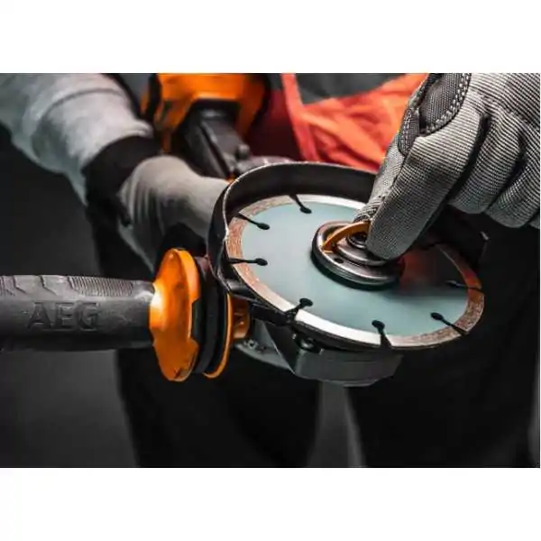 Kit meuleuse d'angle 115 mm sans balais 18V DMS Aeg Kit meuleuse d'angle 115 mm sans balais 18V DMS Aeg