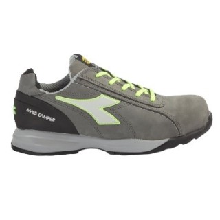Détail semelle caoutchouc nitrile HRO et bande de roulement non-marking DIADORA C9546