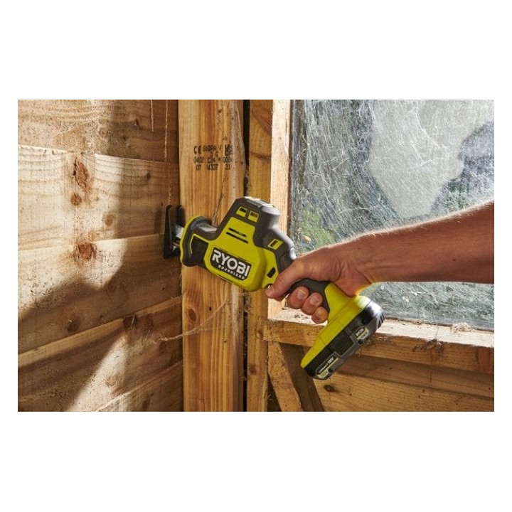 Vue de dessus de la scie compacte sans balai RYOBI 18V