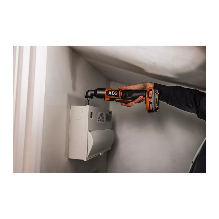 AEG avvitatore angolare 18V vista dall'alto con pulsante e controllo coppia