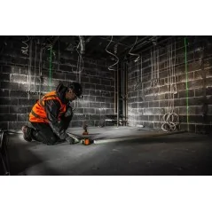 Niveau laser vert Aeg - 3 lignes + plomb Niveau laser vert Aeg - 3 lignes + plomb