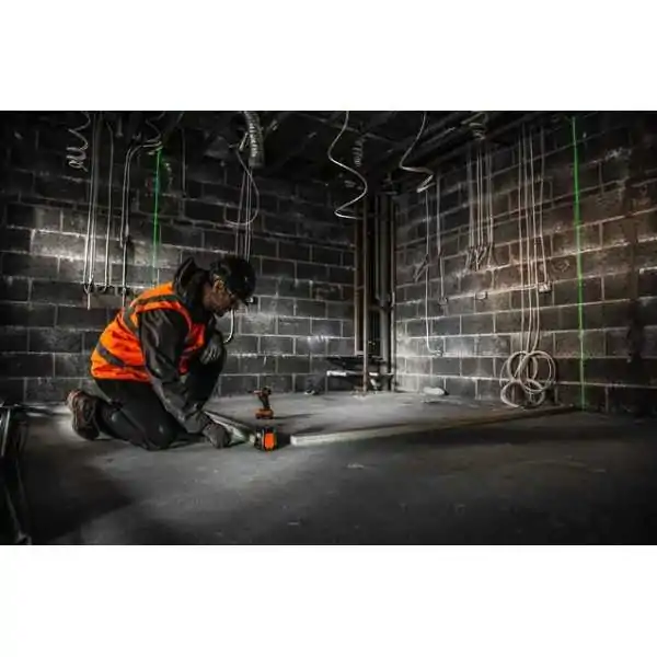 Niveau laser vert Aeg - 3 lignes + plomb Niveau laser vert Aeg - 3 lignes + plomb