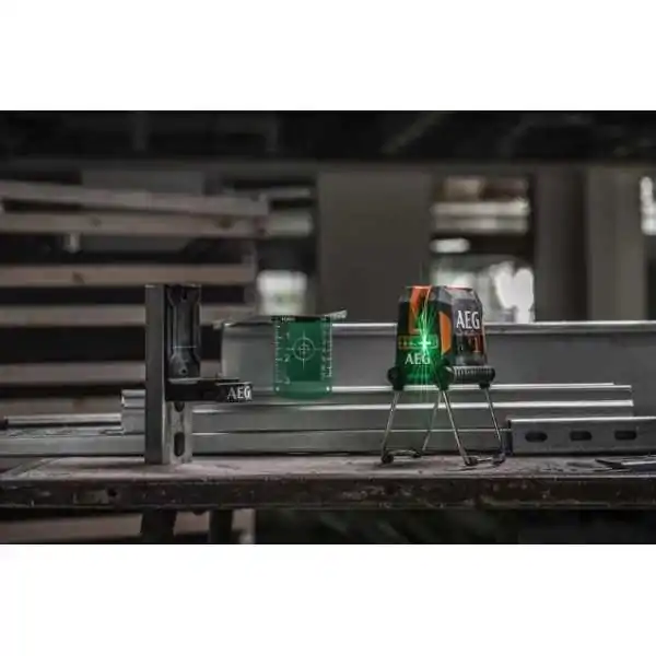 Niveau laser vert Aeg - 3 lignes + plomb Niveau laser vert Aeg - 3 lignes + plomb