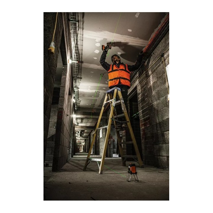 Lignes laser vertes projetées sur mur pour alignement