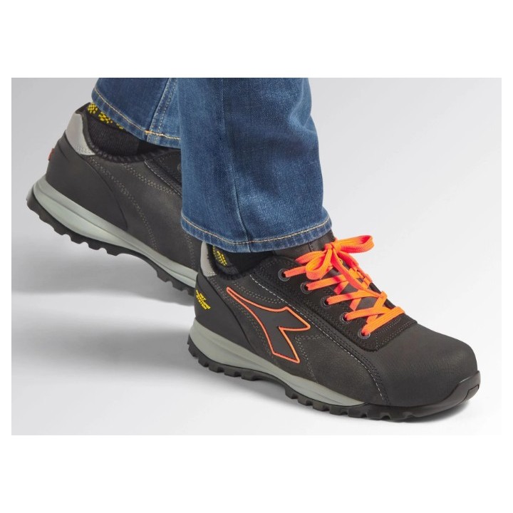 Vista frontale puntale in alluminio 200J DIADORA Glove Net Low Pro