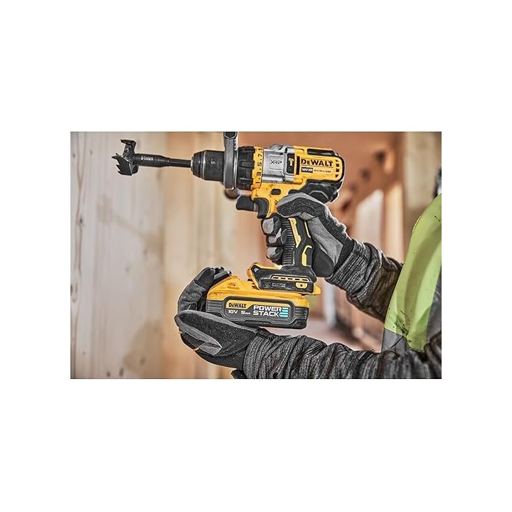 Valigetta TSTAK con utensili DEWALT DCK2052H1E1T pronta per il trasporto