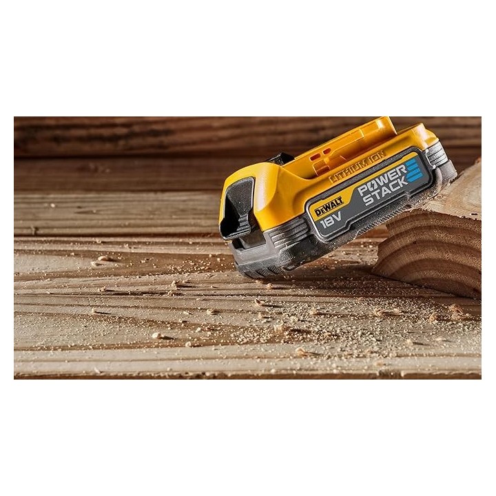 Batteries POWERSTACK montées sur un outil DEWALT (exemple d'utilisation)