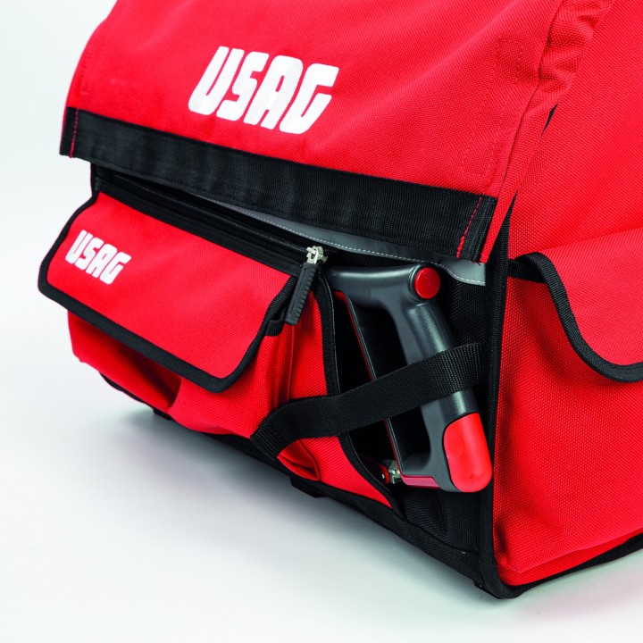 Détail des roues Ø90 mm et capote supérieure avec fermeture velcro du trolley