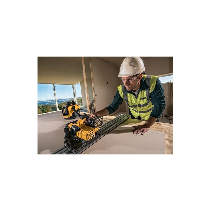 Aspirateur humide/sec DEWALT vue latérale avec dimensions