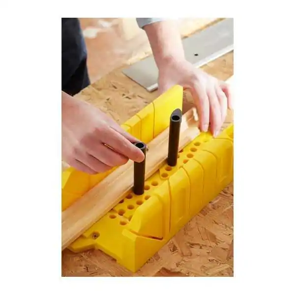 Stanley Coupe-cadre  ABS Avec Scie