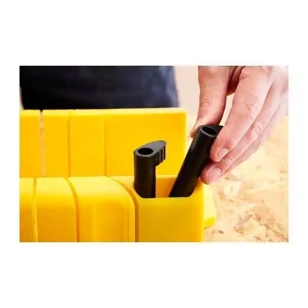 Stanley Coupe-cadre  ABS Avec Scie