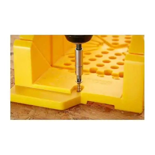 Stanley Coupe-cadre  ABS Avec Scie