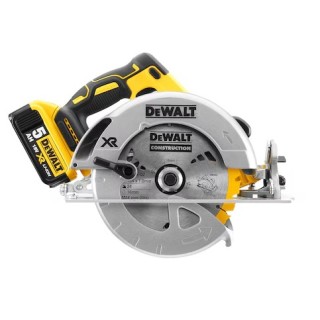 DEWALT DCS570P2-QW scie circulaire sans fil vue latérale avec poignée
