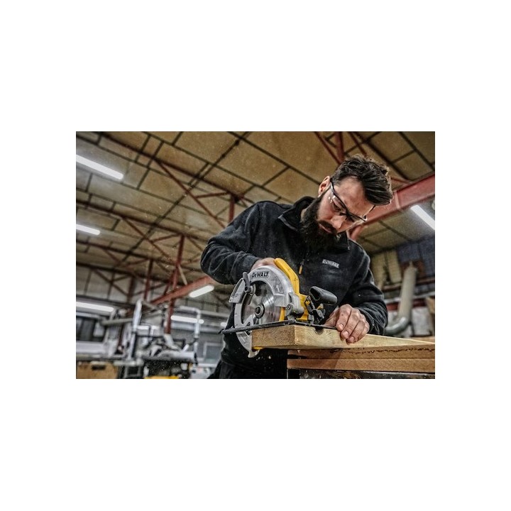 DEWALT DWE560-QS dettaglio impugnatura e guardia interna smussata