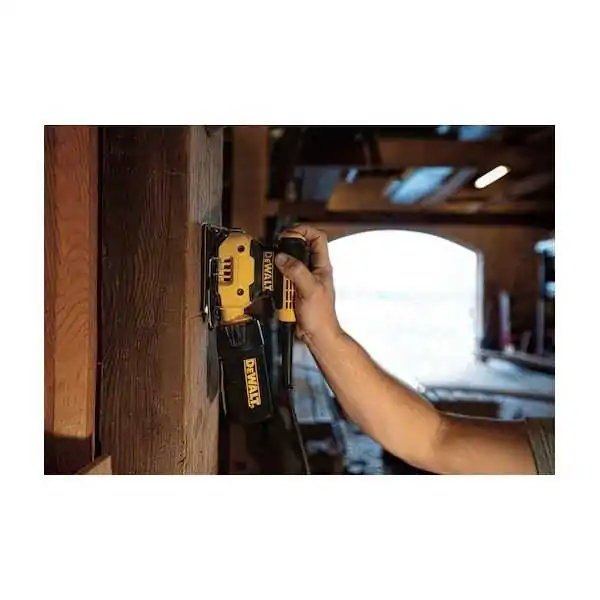 Dewalt Levigatrice Orbitale 1/4 Foglio 230W