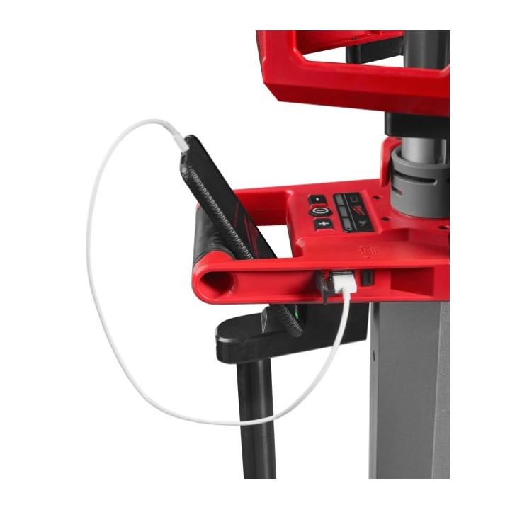 Pannello con porta di ricarica M18 e uscita USB 2.1 A