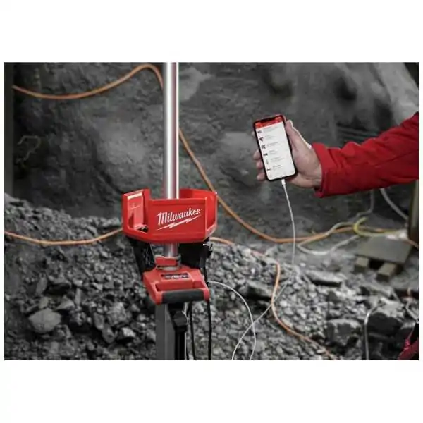 Milwaukee Tour D'éclairage LED Multidirectionnelle Avec Trépied M18™ 6 000 Lumens Milwaukee Tour D'éclairage LED Multidirectionnelle Avec Trépied M18™ 6 000 Lumens