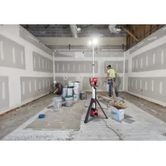 Milwaukee Tour D'éclairage LED Multidirectionnelle Avec Trépied M18™ 6 000 Lumens Milwaukee Tour D'éclairage LED Multidirectionnelle Avec Trépied M18™ 6 000 Lumens