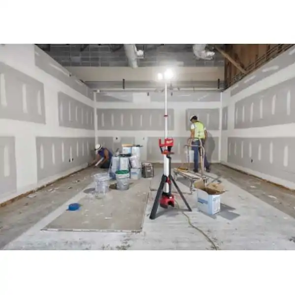 Milwaukee Tour D'éclairage LED Multidirectionnelle Avec Trépied M18™ 6 000 Lumens Milwaukee Tour D'éclairage LED Multidirectionnelle Avec Trépied M18™ 6 000 Lumens