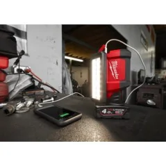 Milwaukee Phare LED Rotatif  M12™ Milwaukee Phare LED Rotatif  M12™