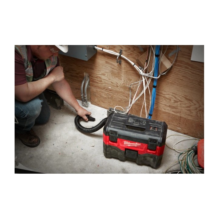Aspirateur Milwaukee M18 vue de dessus et rangement accessoires