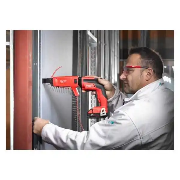 Milwaukee Tournevis Pour Cloisons Sèches  M18 FUEL™ Avec Chargeur De Ceinture Milwaukee Tournevis Pour Cloisons Sèches  M18 FUEL™ Avec Chargeur De Ceinture