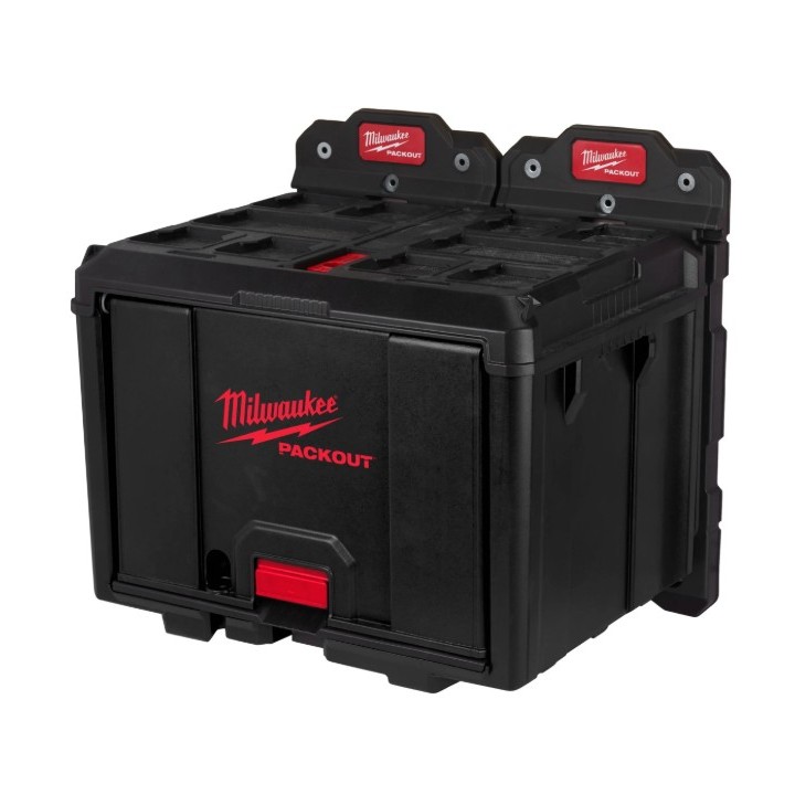 Malle PACKOUT™ MILWAUKEE empilée sur un autre conteneur PACKOUT™