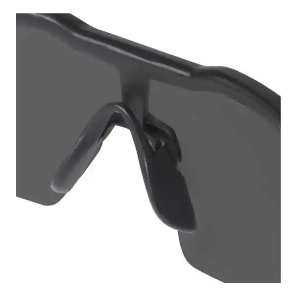 Milwaukee Occhiali Di Sicurezza STANDARD Con Lenti Scure Milwaukee Occhiali Di Sicurezza STANDARD Con Lenti Scure