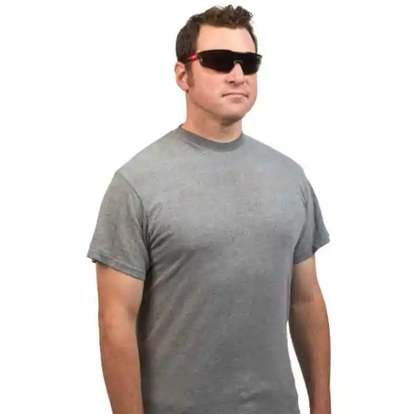 Milwaukee Occhiali Di Sicurezza STANDARD Con Lenti Scure Milwaukee Occhiali Di Sicurezza STANDARD Con Lenti Scure