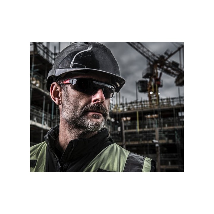 Milwaukee Occhiali Di Sicurezza STANDARD Con Lenti Scure