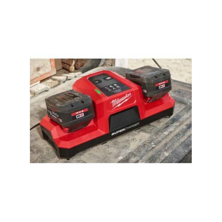 KIT M18 FORGENRG-802DBSC due batterie M18 FB8 e caricabatterie montato a parete possibile