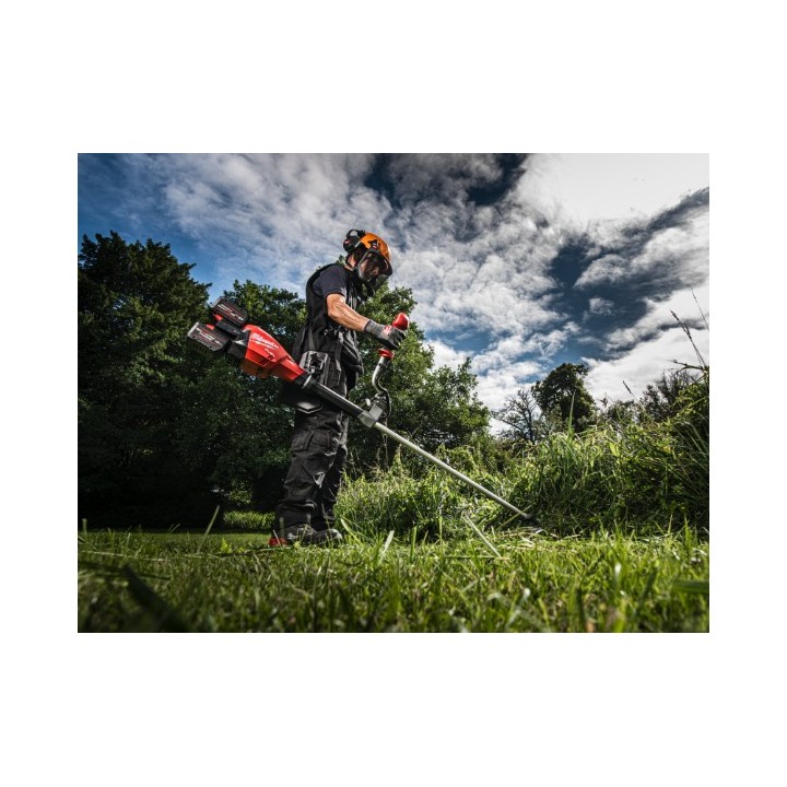 Milwaukee M18 FUEL dettaglio impugnatura a manubrio e comando acceleratore