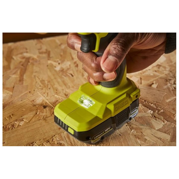 Trapano RYOBI ONE+ 18V con batteria montata e leva selettore velocità