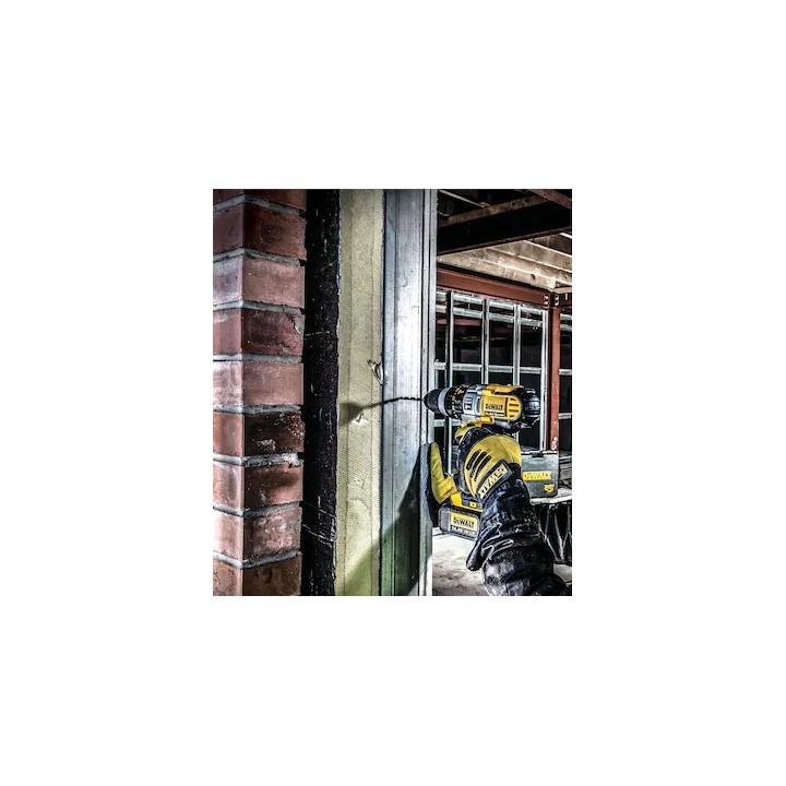 Immagine ravvicinata di una punta DEWALT HSS-E con finitura e design no-walk