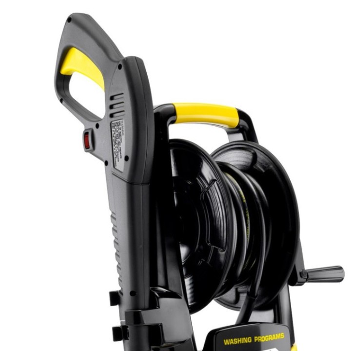 Nettoyeur Lavor STM 160 WPS Plus en action sur une surface extérieure